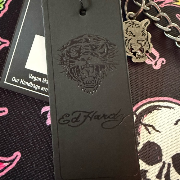 ED HARDY ICONIC TATTOOS TOTE W CHARM CHAIN Skulls Hearts Roses Vegan - Picture 7 of 16